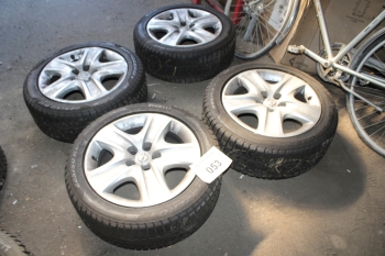 Alufelni és autógumi