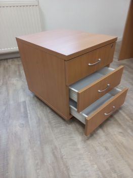 Görgős konténer, 3 fiókos, matt piskóta kilincs, bükk