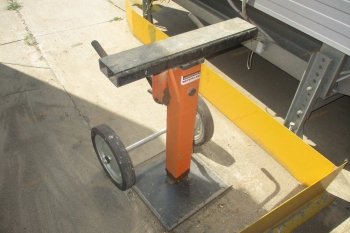 Pótkocsi alátámasztó emelő