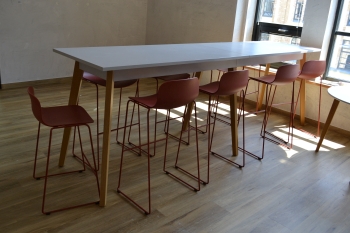 Asztal székekkel