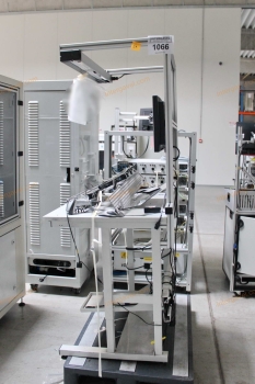 Bontott szerelő munkahely