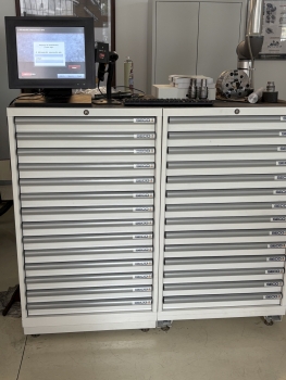 Szerszámkiadó automata aukciója