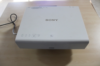 Sony VPL-CH375 projektor