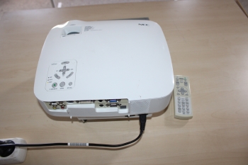 NEC VT 695 projektor