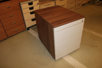 Konténer(barna/fehér)