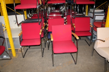 Tárgyalószék (piros-fakarfás)